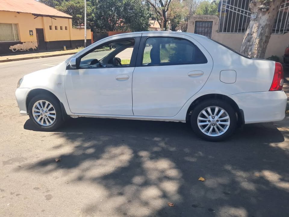 Toyota Etios Sedan 1.5 2015 for sale