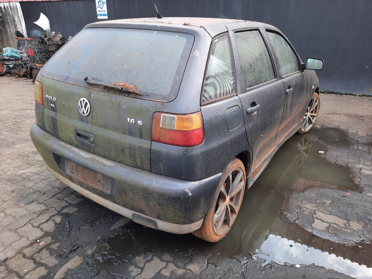 2001 VW Polo 1.6i - Stripping for Spares.