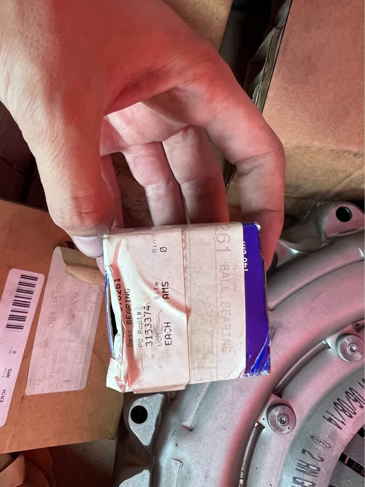Volvo Commercial Clutch Kit - Private Seller Volvo Commercial Clutch Kit - Private Seller