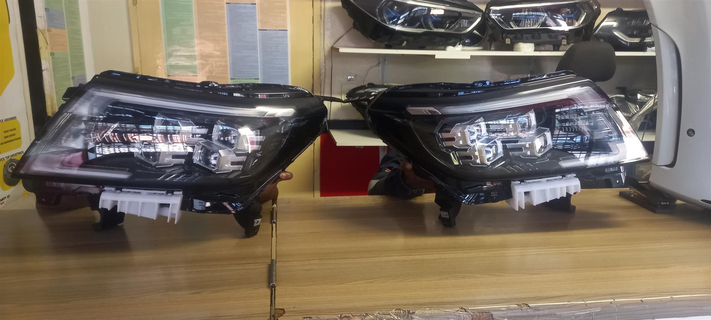 2023 Nissan Navara Pro-4x LEFT AND Right Headlight Lamp LED - Private Seller 2023 Nissan Navara Pro-4x LEFT AND Right Headlight Lamp LED - Private Seller