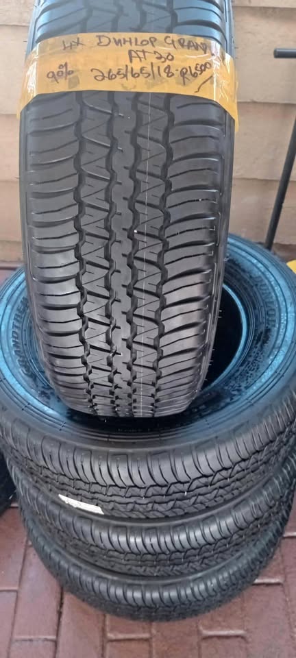 4x Dunlop Grantrek AT30…