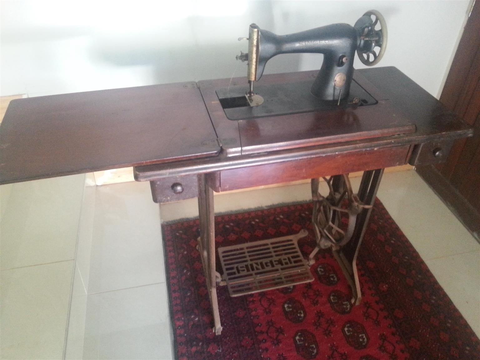Singer sowing machine and treadle stand