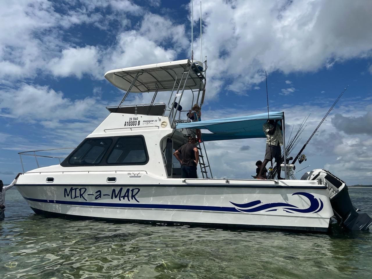 Magnum 32 Boat