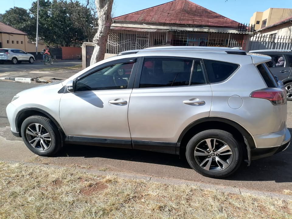2016 TOYOTA RAV4 2.0 MANUAL TRANSMISSION IN EXCELLENT CONDITION