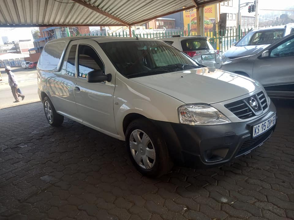 Nissan Np200 1.6 With Canopy Manual  2022 White