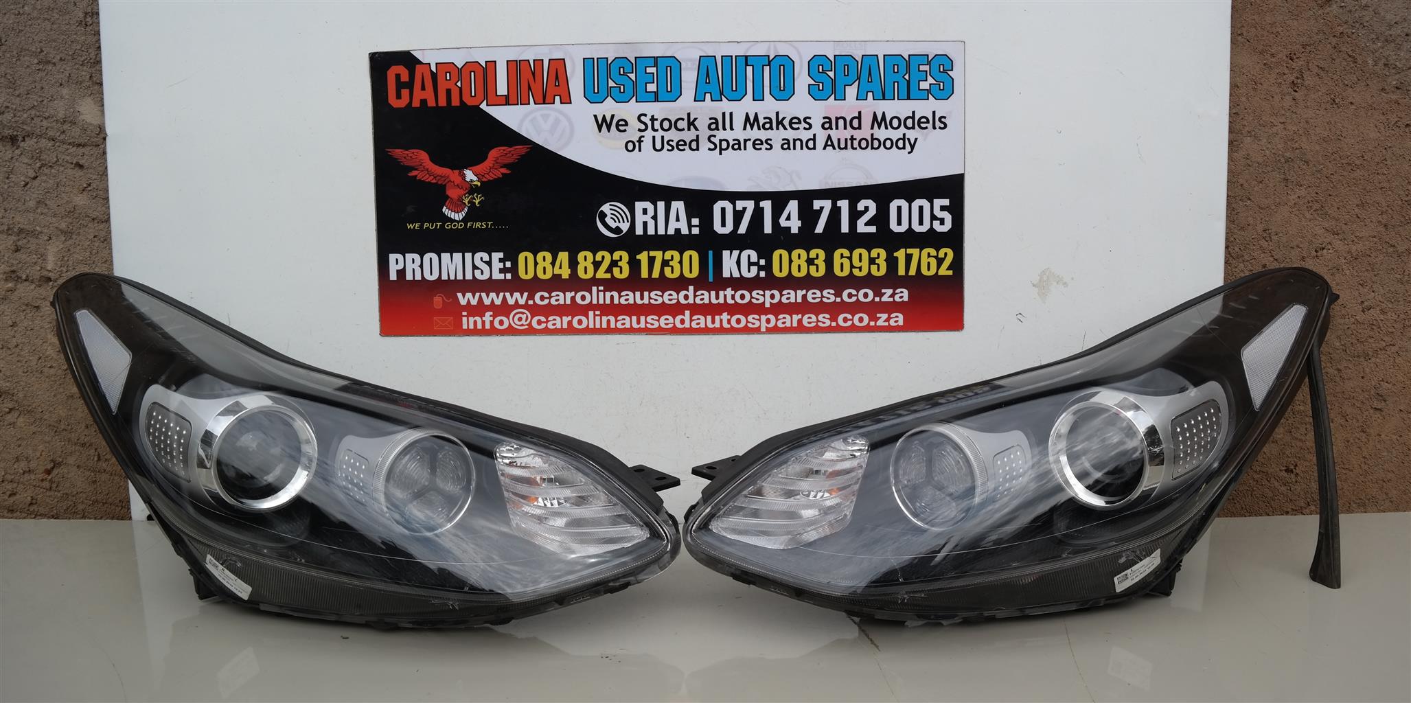 Kia Sportage left and right side halogen headlights (right side remaining) - Private Seller Kia Sportage left and right side halogen headlights (right side remaining) - Private Seller