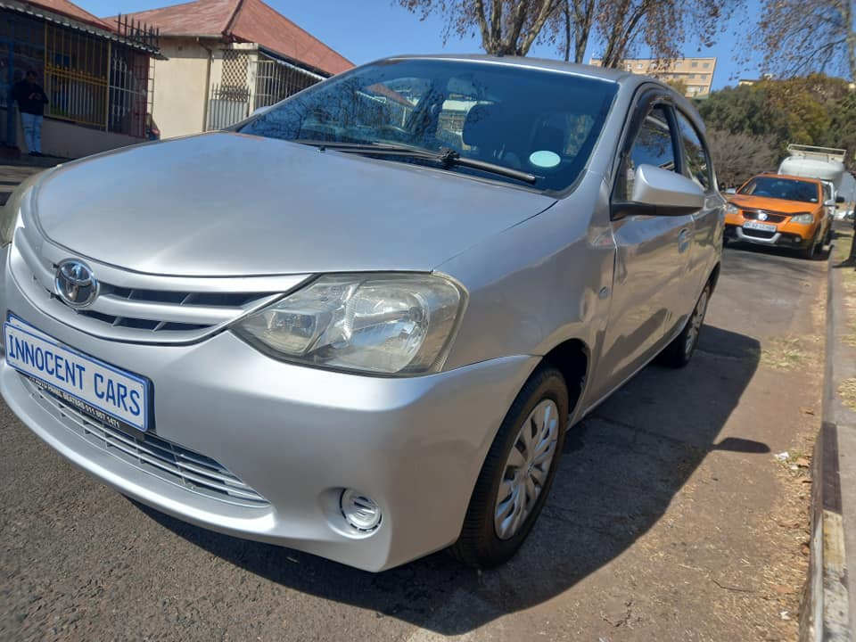 2016 TOYOTA ETIOS HATCHBACK 1.5 ENGINE PETROL, MANUAL, SILVER COLOR, MILEAGE