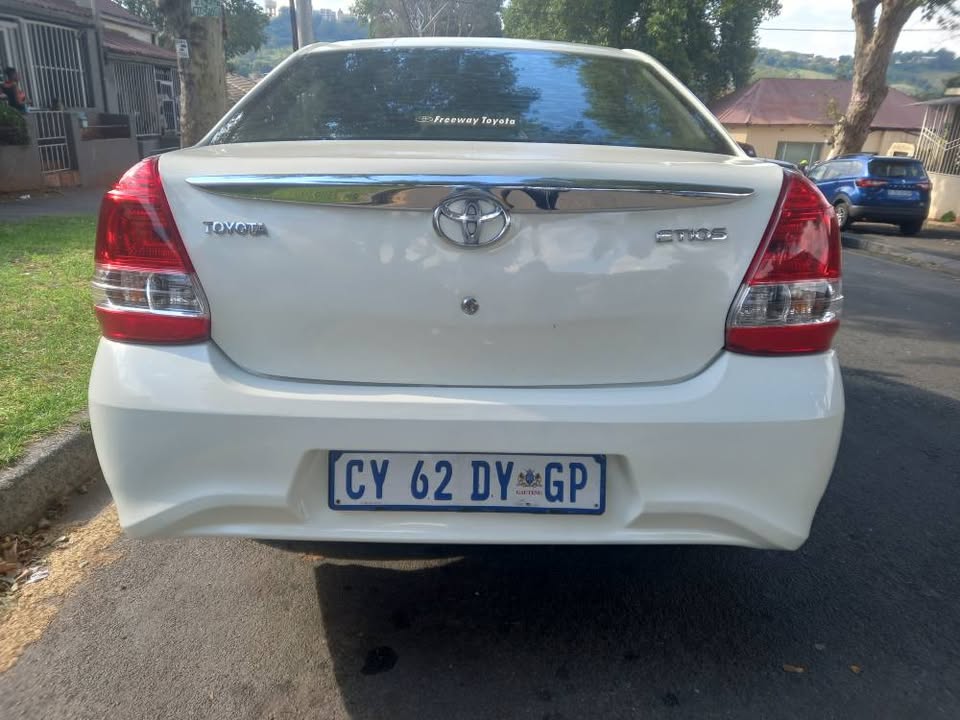 2014 Toyota Etios Sedan 1.5 Sport Petrol, Manual, White Color, Mileage