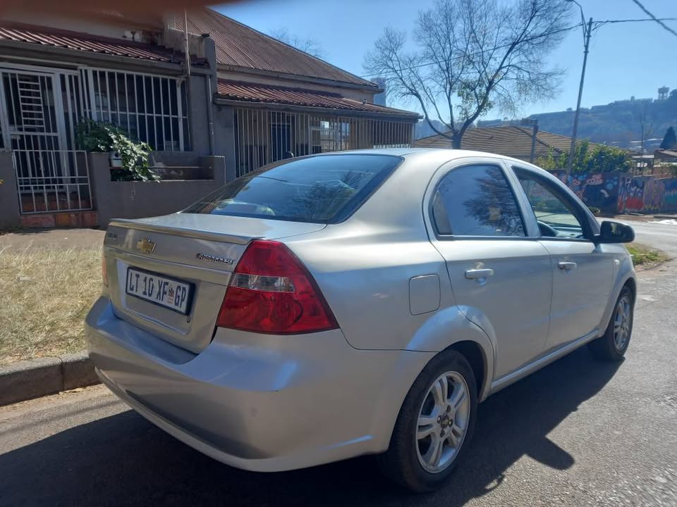2015 Chevrolet Aveo Sedan 1.6 LS PETROL, Automatic, Silver, 88000kms, . spare key.