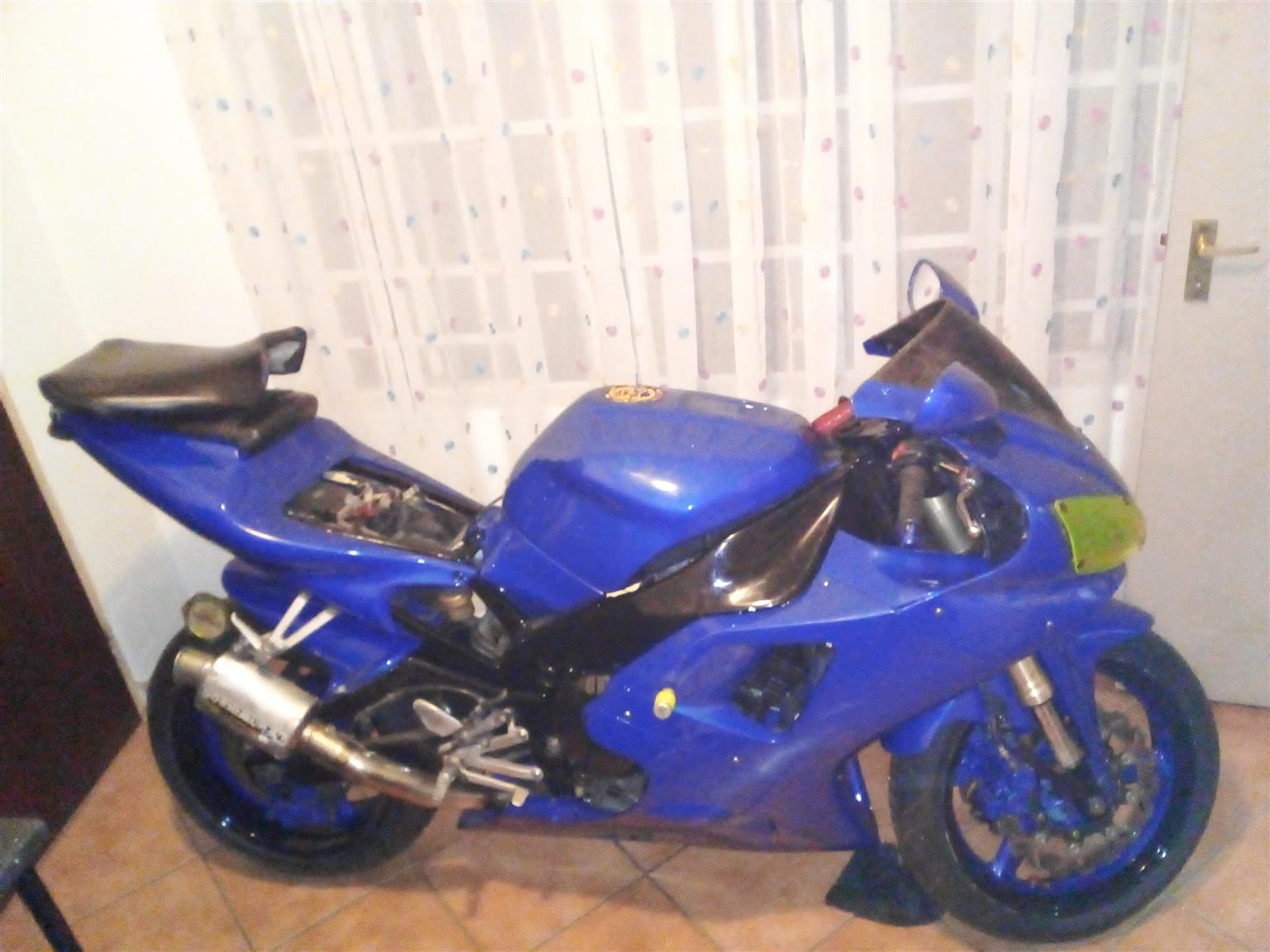 Yamaha R1 for sale its a 2000 model 