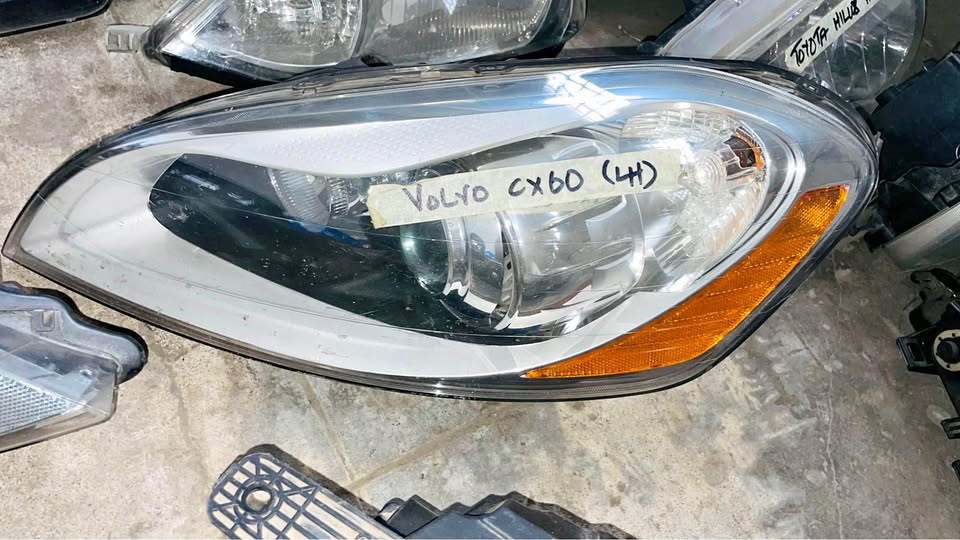Volvo XC60 headlight - Private Seller Volvo XC60 headlight - Private Seller