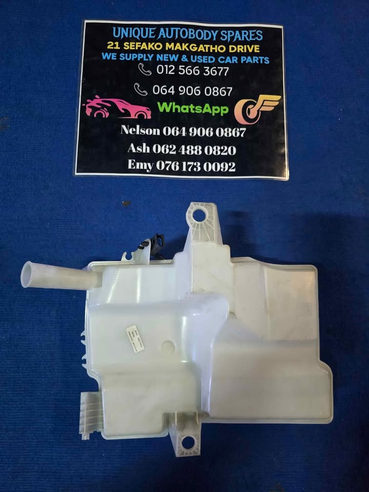 Ford Focus Wiper Water Bottle With Pump - Private Seller Ford Focus Wiper Water Bottle With Pump - Private Seller