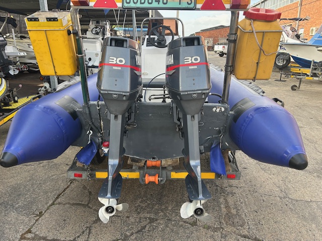 Stingray 4.5 Rubber Duck with 2 x Yamaha 30hp Motors