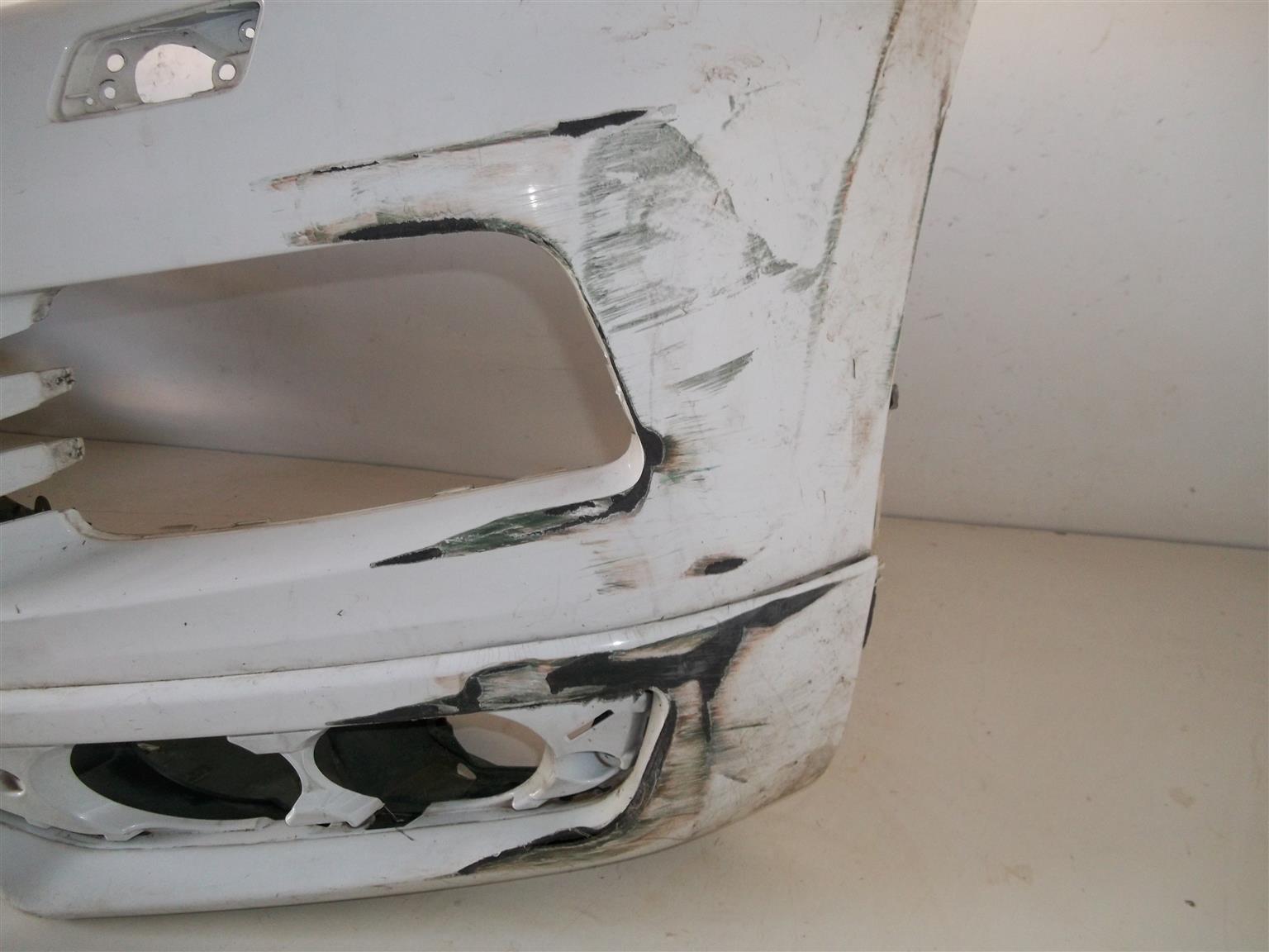 VW Touareg '10-'18 front bumper with grille - Private Seller VW Touareg '10-'18 front bumper with grille - Private Seller