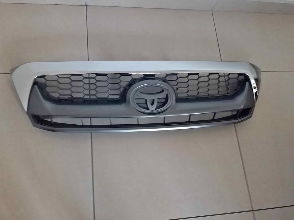 TOYOTA HILUX 2009/11  BRAND NEW FRONT GRILLES FOR SALE