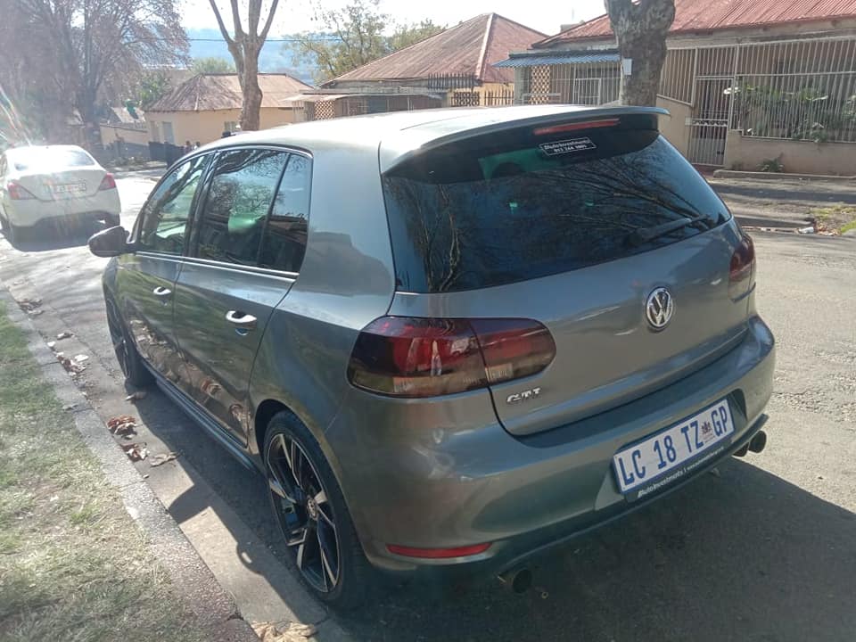2012 Volkswagen Golf 6 2.0 GTI DSG Sunroof Automatic and leather seat