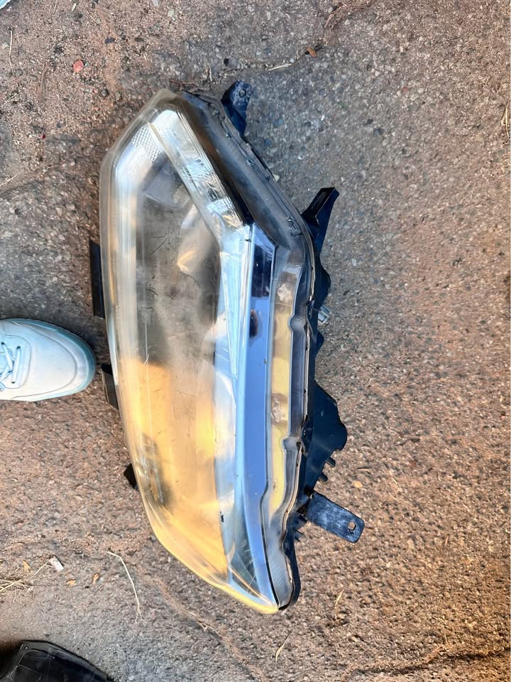 Nissan xtrail headlight - Private Seller Nissan xtrail headlight - Private Seller