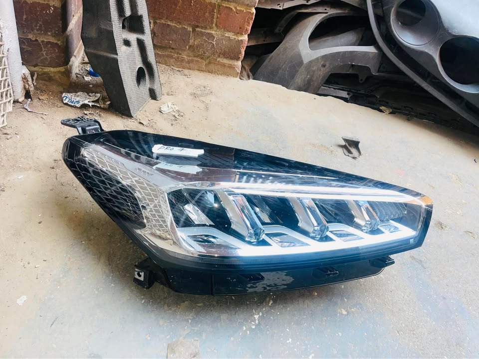 Chery Tiggo 7 pro headlight - Private Seller Chery Tiggo 7 pro headlight - Private Seller