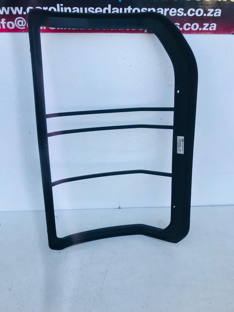 Discovery 4 left aide taillight moulding - Private Seller