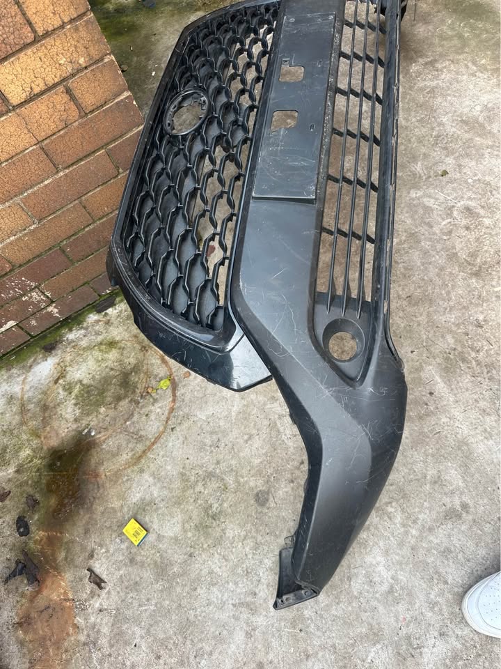 Toyota Corolla cross top and lower grille - Private Seller Toyota Corolla cross top and lower grille - Private Seller