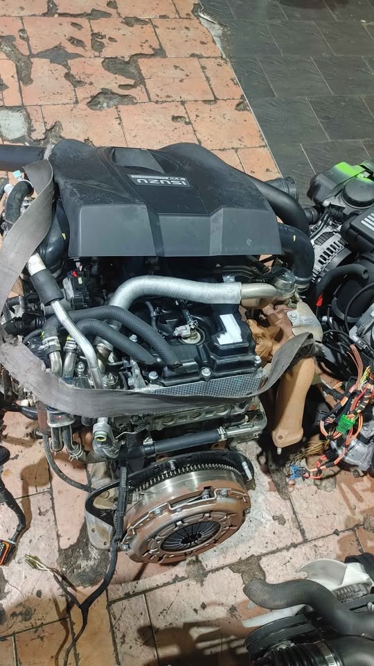 ISUZU KB250 4JK1 BLACK TOP D-MAX ENGINE FOR SALE - Private Seller ISUZU KB250 4JK1 BLACK TOP D-MAX ENGINE FOR SALE - Private Seller