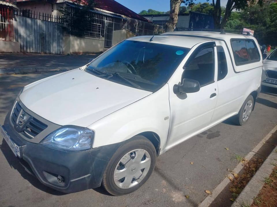 2018 NISSAN NP200 BAKKIE 1.6 Petrol, Manual, White Color, MileageAircon.