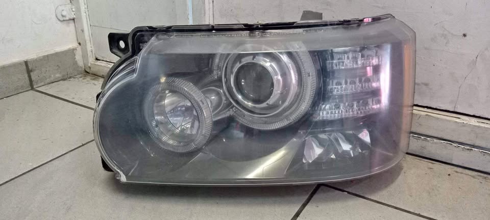 Rang Rover sport headlights for sell in good condition nice and clean - Private Seller Rang Rover sport headlights for sell in good condition nice and clean - Private Seller