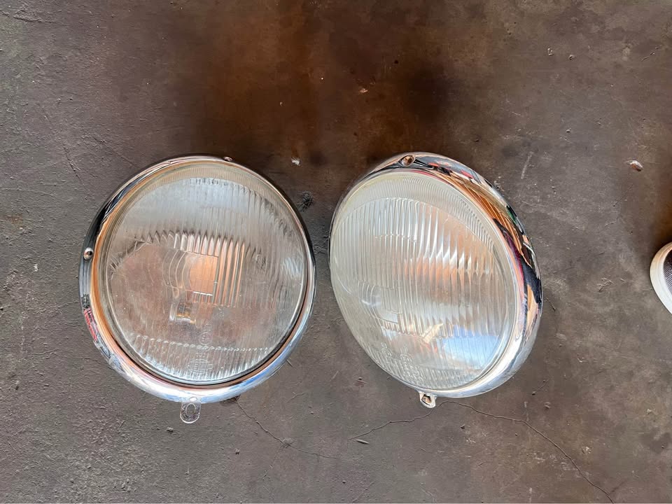 VW Beetle 60s Headlights With Trims