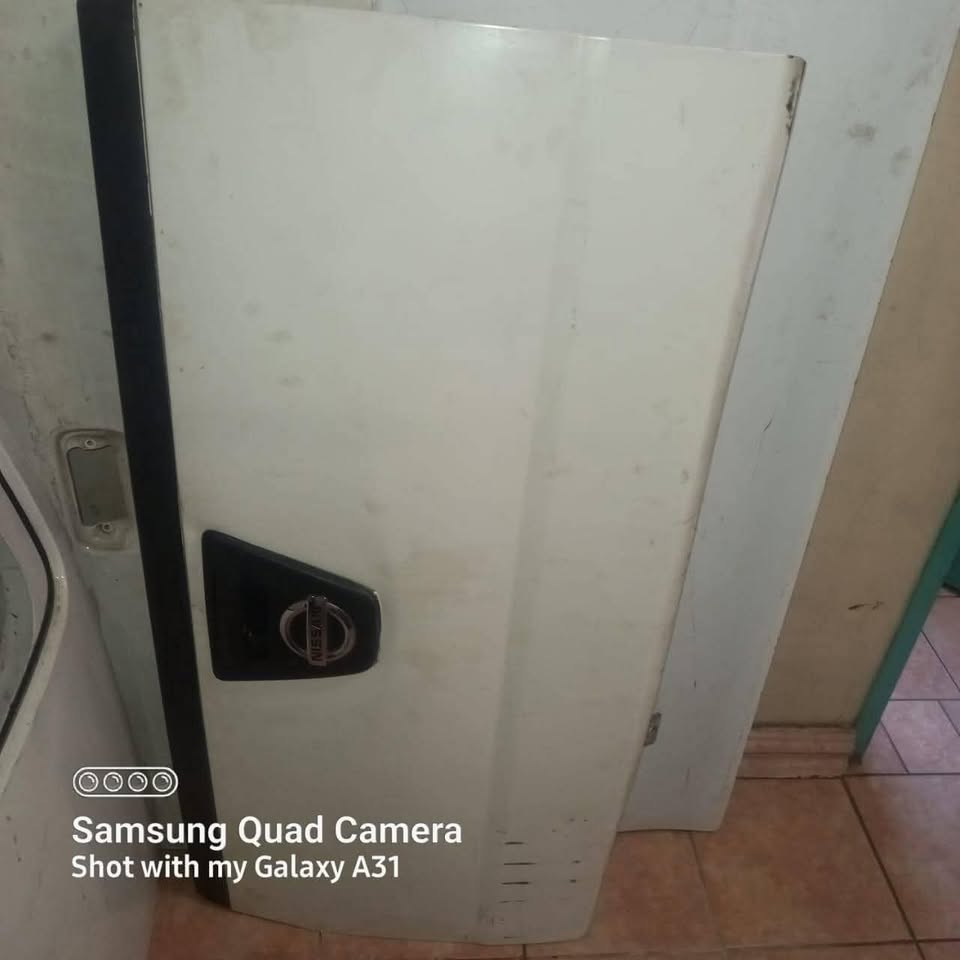 NISSAN NP200 TAILGATE - Private Seller