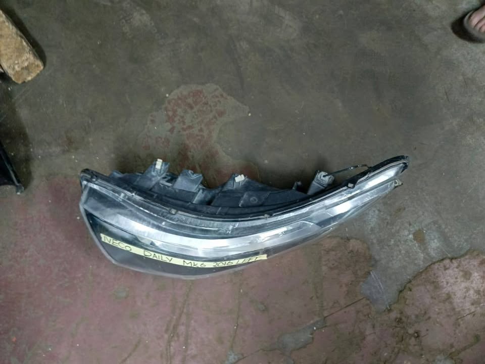 Iveco daily mk6 right Headlight - Private Seller Iveco daily mk6 right Headlight - Private Seller