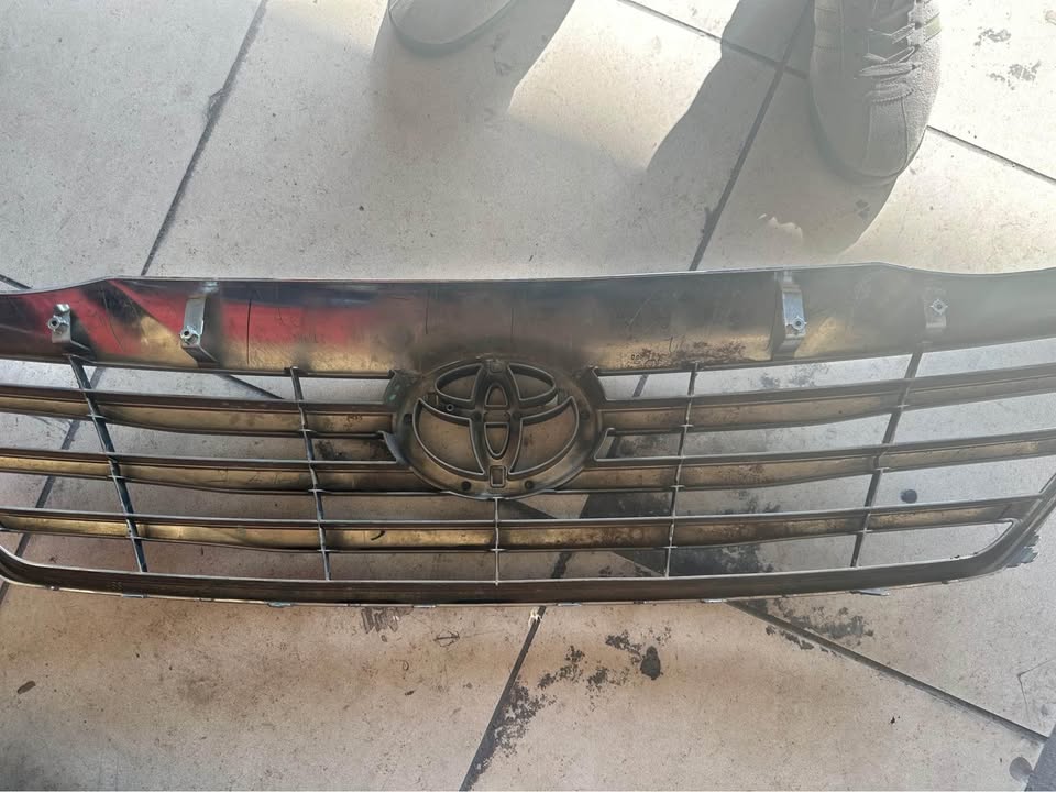 2015 Toyota fortuner chrome grill - Private Seller 2015 Toyota fortuner chrome grill - Private Seller