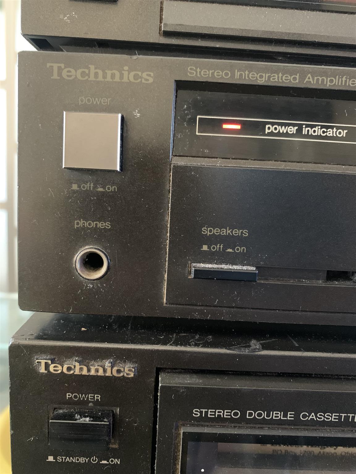 Technics Amp , tape deck and digital tuner for sale .the amp comes on but no sou