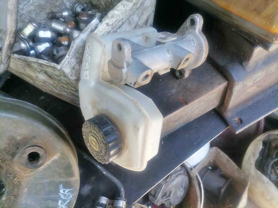 Opel Corsa Lite Brake Master cylinder - Private Seller Opel Corsa Lite Brake Master cylinder - Private Seller