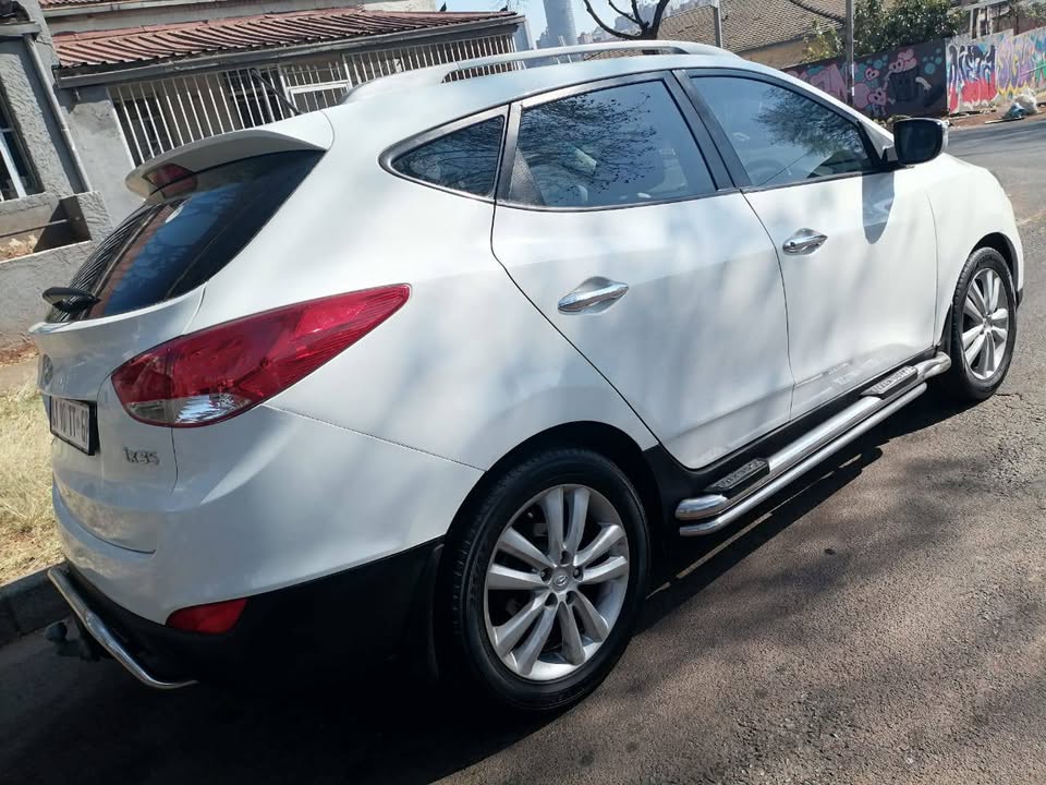 2011 HYUNDAI IX35 2.0 MANUAL TRANSMISSION IN EXCELLENT CONDITION REVERSE CAMERA