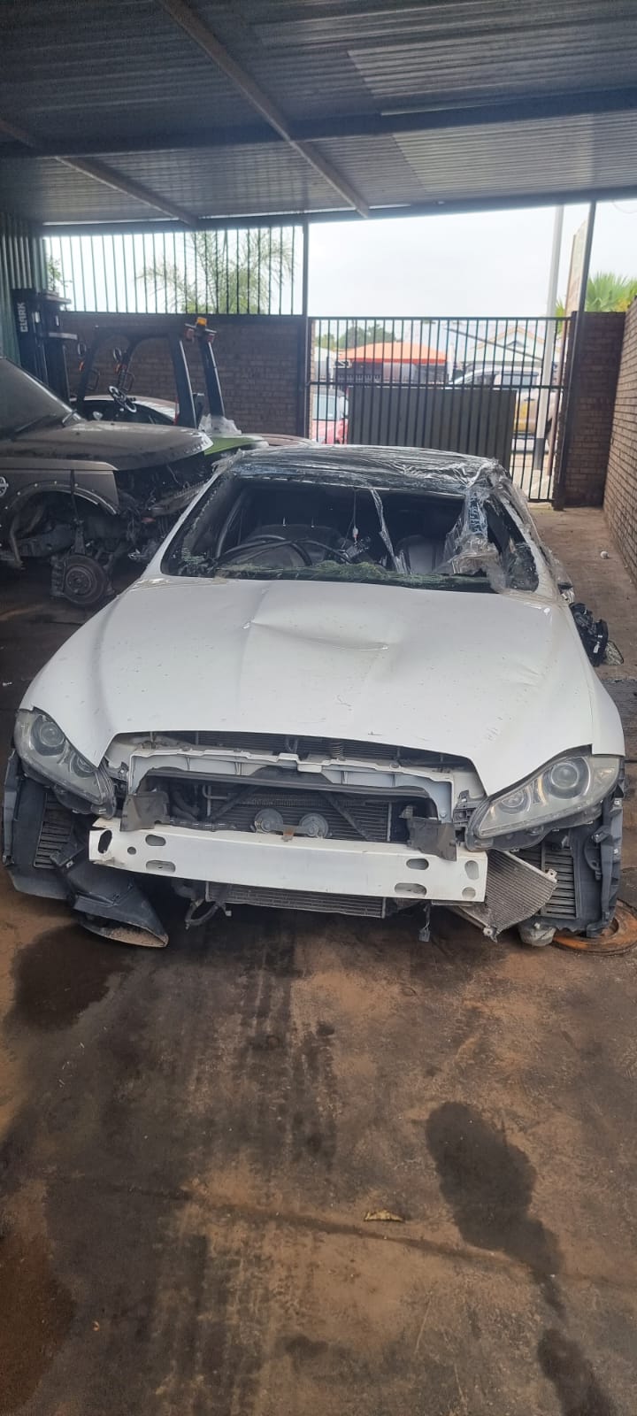 2012 Jaguar XJ 5.0l V8 S/C SuperSport Stripping for Spares 2012 Jaguar XJ 5.0l V8 S/C SuperSport Stripping for Spares