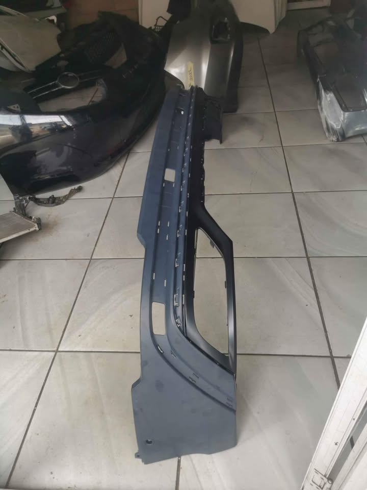 Audi Q8 rear bumper spoiler 2023 - Private Seller Audi Q8 rear bumper spoiler 2023 - Private Seller