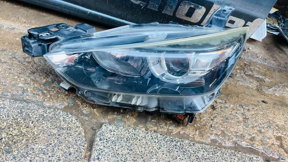 Mazda CX3 Headlight - Private Seller Mazda CX3 Headlight - Private Seller