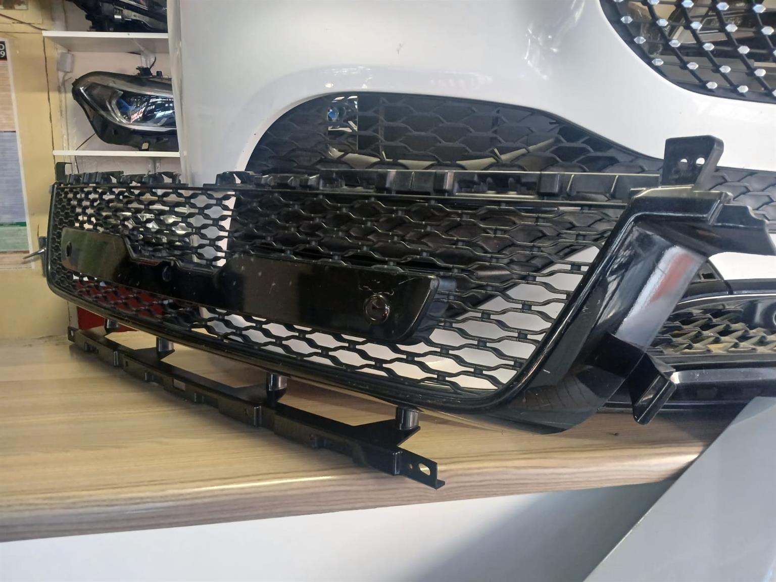 2020 RANGE ROVER SPORT L494 FRONT BUMPER LOWER GRILLE FOR SALE - Private Seller 2020 RANGE ROVER SPORT L494 FRONT BUMPER LOWER GRILLE FOR SALE - Private Seller