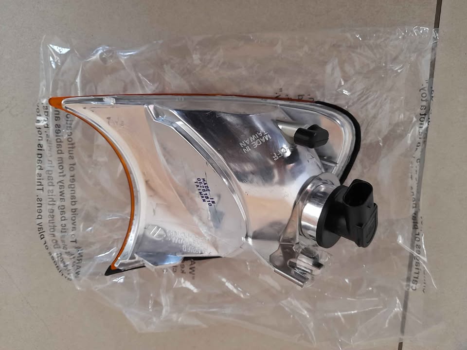 BMW E46 CI  2 DOOR MODELS 1999/02 BRAND NEW AMBER TYPE CORNER LIGHT FORSALE