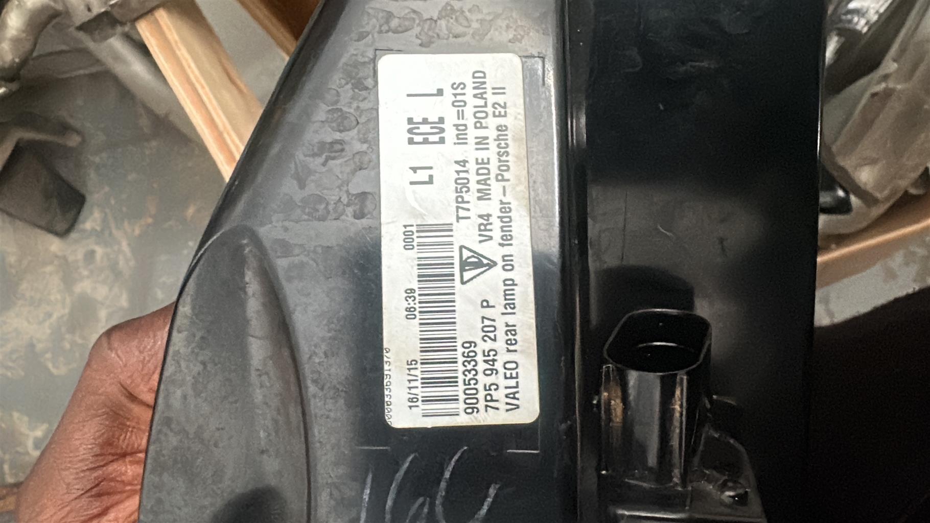2016 Porsche Cayenne Tailight - Private Seller 2016 Porsche Cayenne Tailight - Private Seller