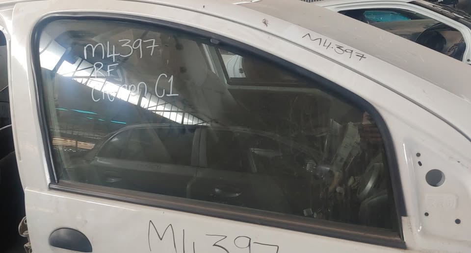 Citroen C1 Right front window - Private Seller
