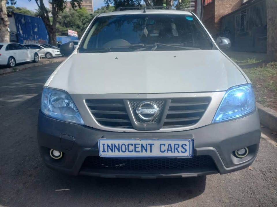 2018 NISSAN NP200 BAKKIE 1.6 Petrol, Manual, White Color, MileageAircon.