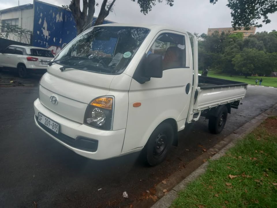 2006 HYUNDAI H100 BAKKIE  DIESEL,White