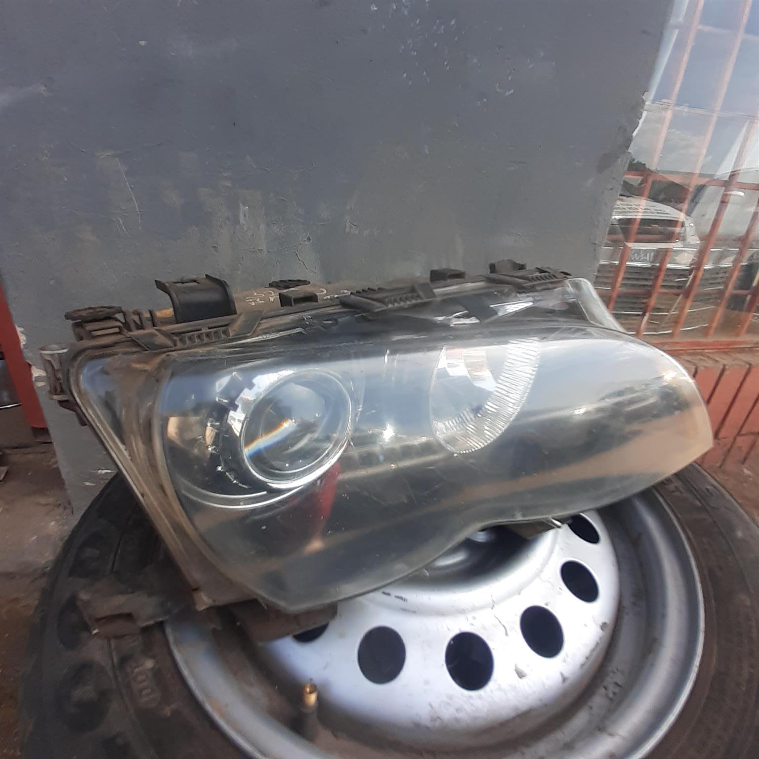 BMW 320D RIGHT HEADLIGHT FOR SALE DELIVERY AVAILABLE COUNTRY WIDE - Private Seller