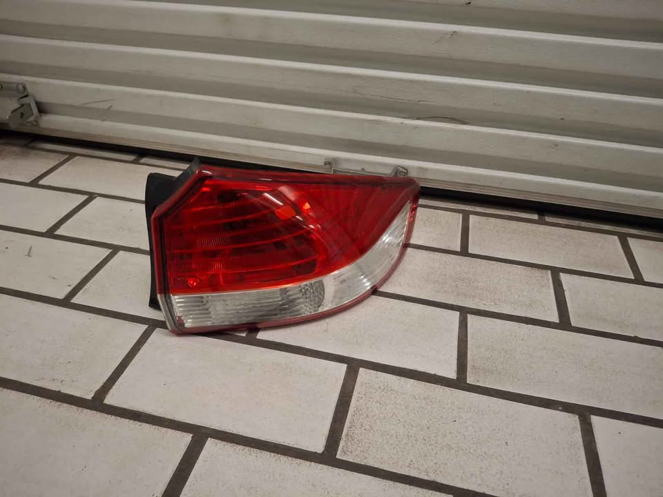 Suzuki Ciaz Taillight right side 2016 model - Private Seller Suzuki Ciaz Taillight right side 2016 model - Private Seller