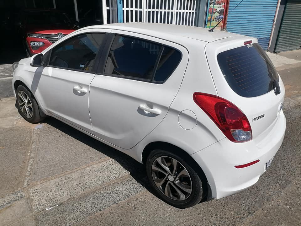 2014 Hyundai i20 1.4 Fluid with a Nice interior seat