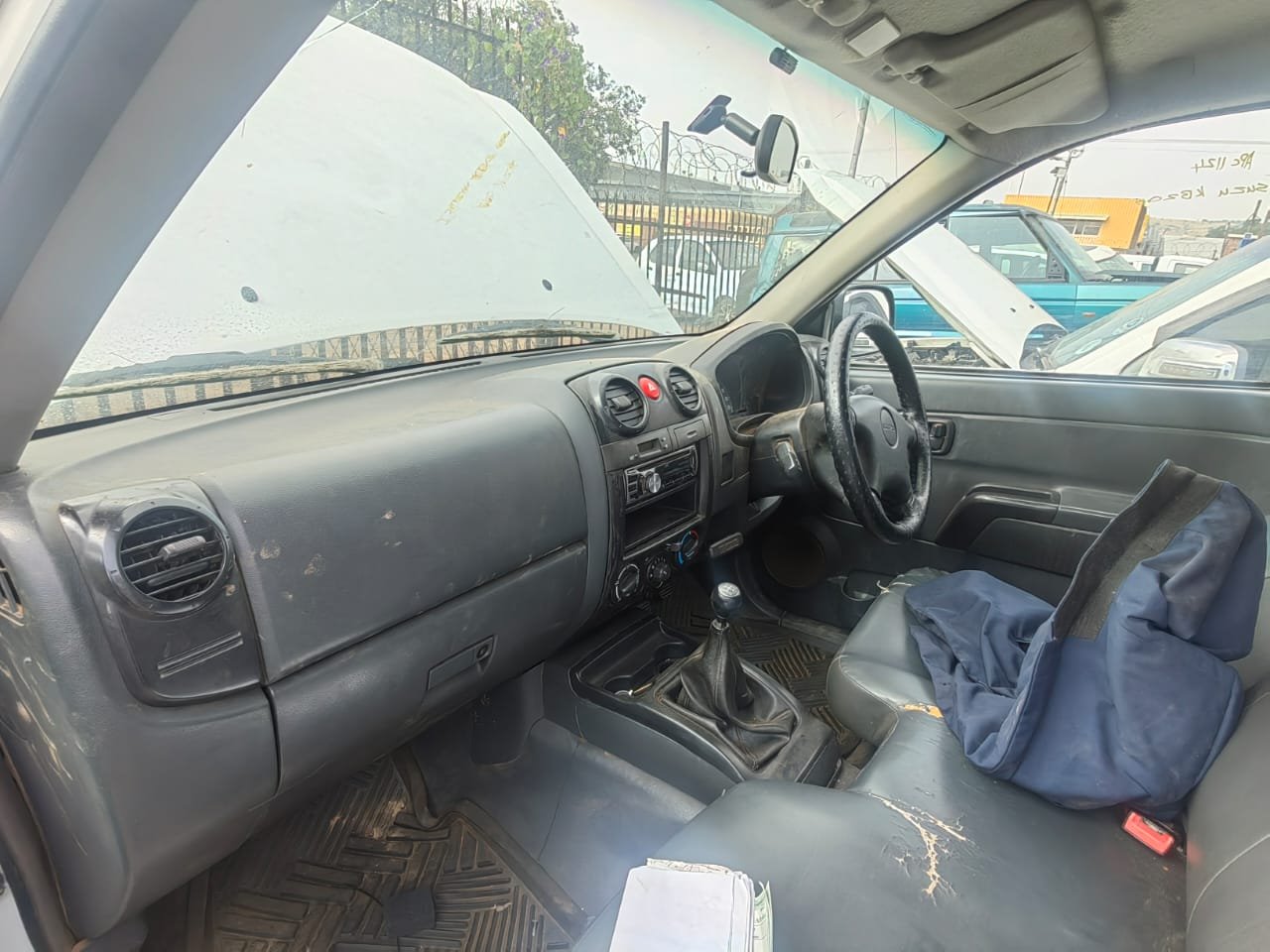 Stripping for Spares – Isuzu KB200 2013 Petrol Manual