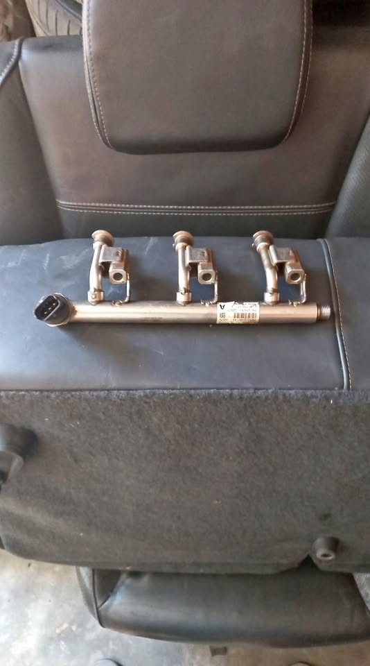 Ford 1.0 fuel rail - Private Seller