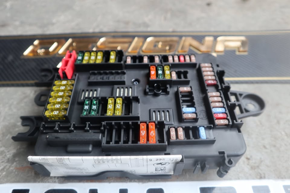 BMW 328i F30 Rear Power Distribution Fuse Box - Private Seller