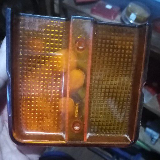 Valiant, rear flicker lens - Private Seller